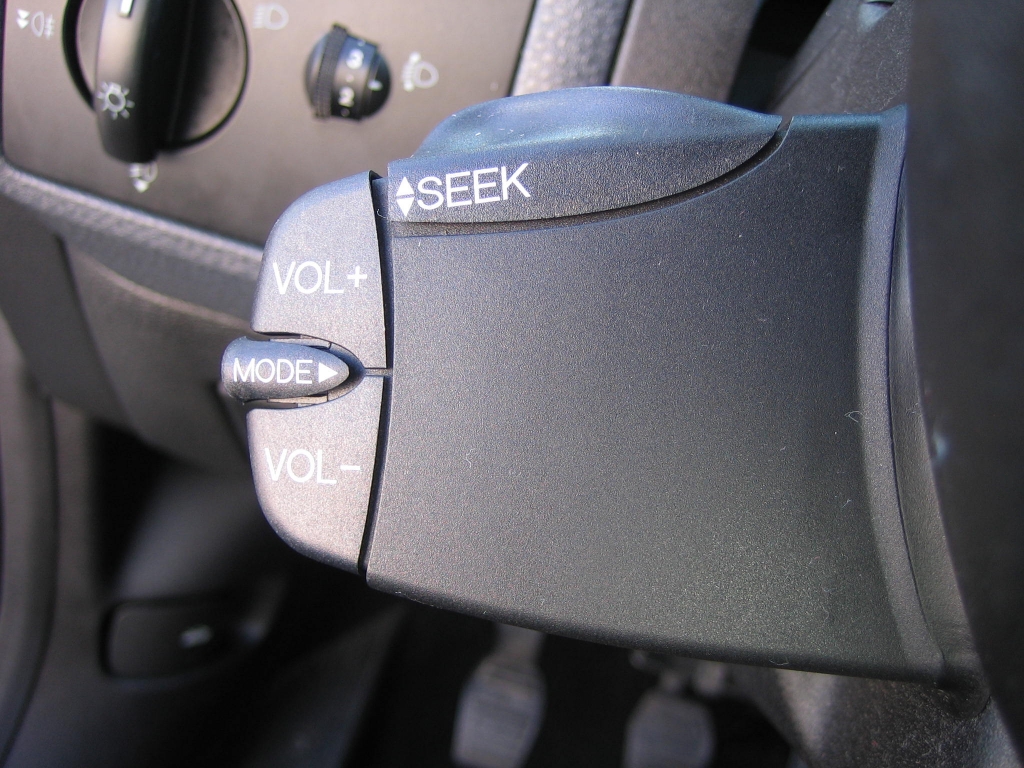 VISTA MANDOS AUDIO EN VOLANTE FORD FIESTA 1.4 TDCI 70CV