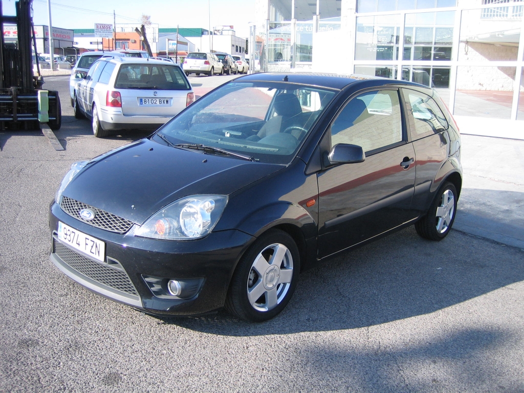 VISTA DELANTERA IZQUIERDA FORD FIESTA 1.4 TDCI 70CV