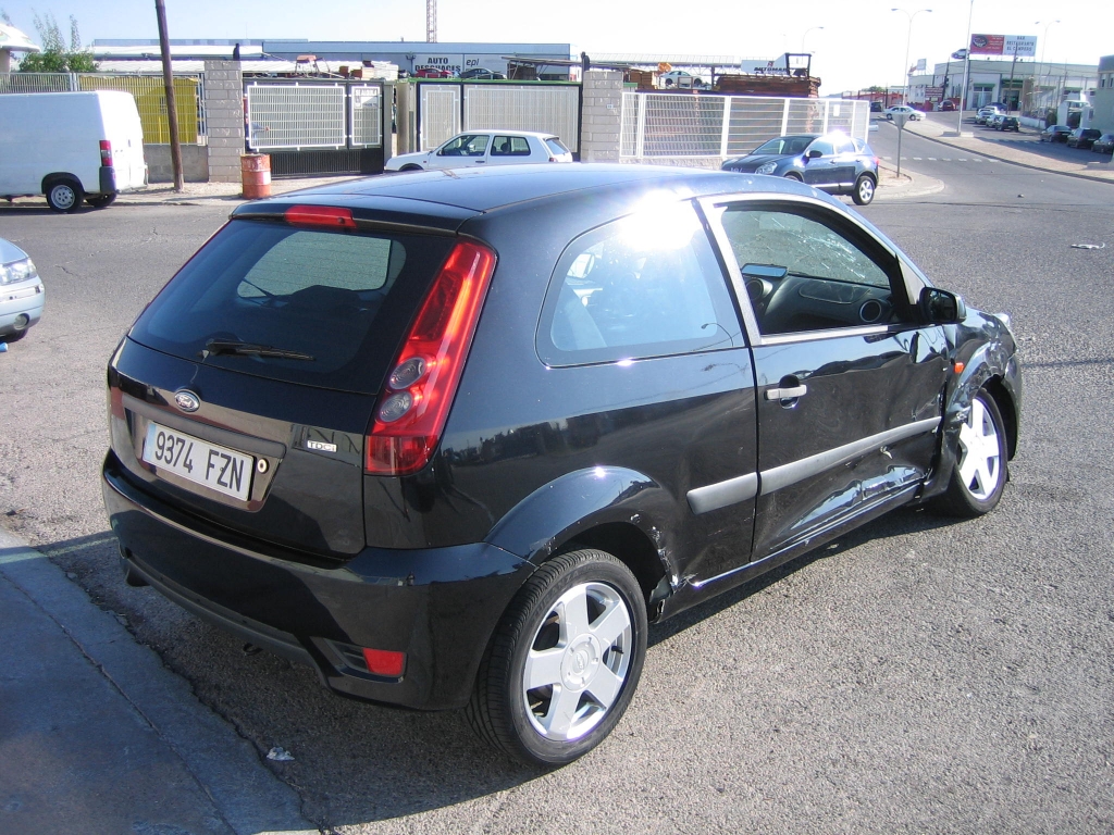 VISTA TRASERA DERECHA FORD FIESTA 1.4 TDCI 70CV