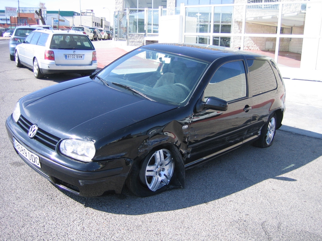 VISTA DELANTERA IZQUIERDA VOLKSWAGEN GOLF IV 1.9 TDI 100CV