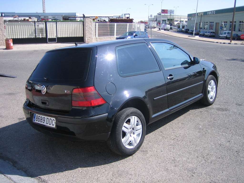 VISTA TRASERA DERECHA VOLKSWAGEN GOLF IV 1.9 TDI 100CV