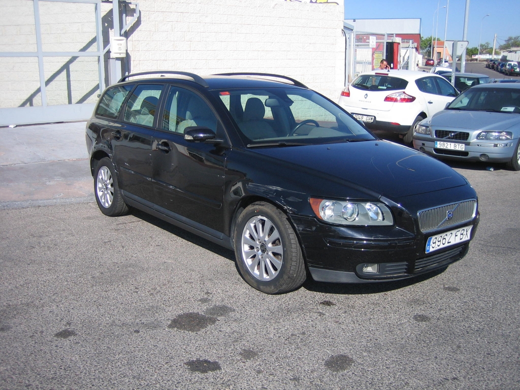 VISTA DELANTERA DERECHA VOLVO V-50 MOMENTUN 2.0 D 136CV
