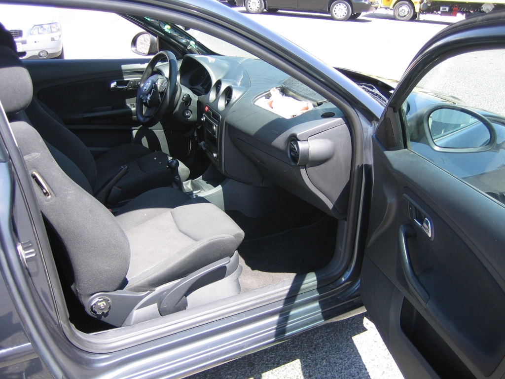 VISTA INTERIOR DERECHO SEAT IBIZA 1.9 TDI 100CV