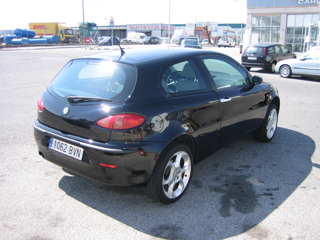 VISTA TRASERA DERECHA ALFA ROMEO 147 1.9 JTD 115CV