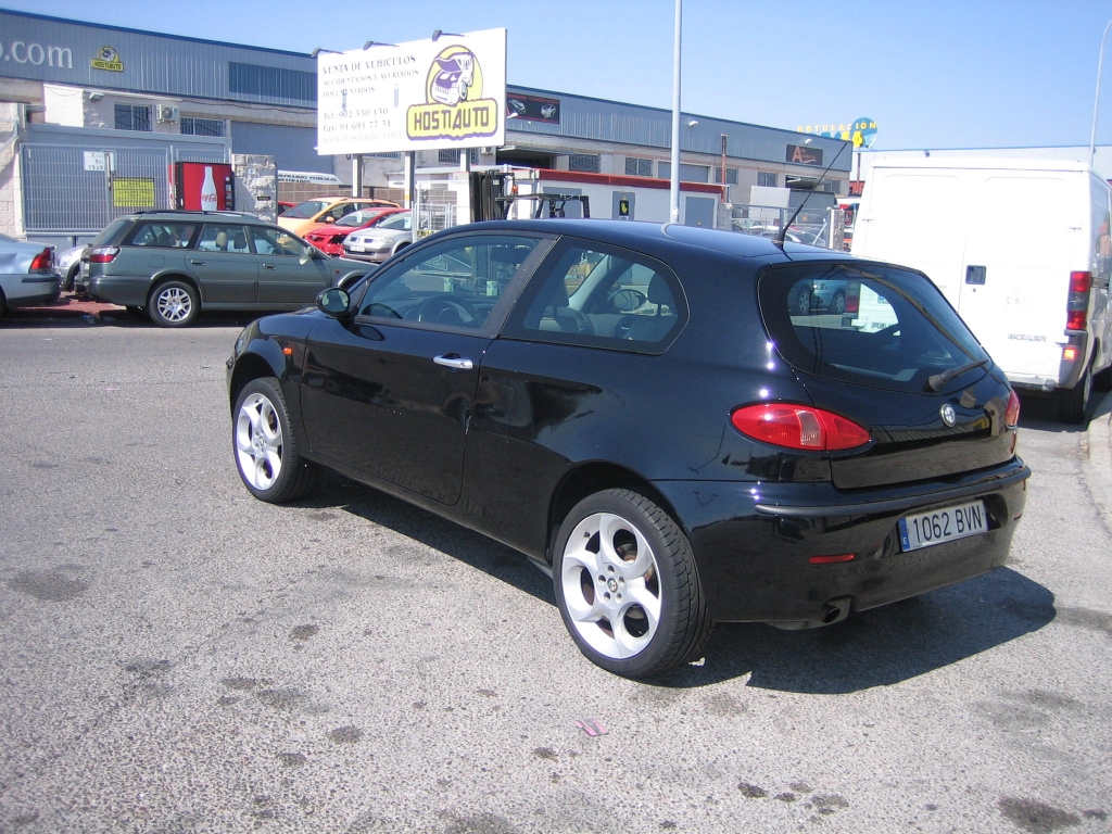 VISTA TRASERA IZQUIERDA ALFA ROMEO 147 1.9 JTD 115CV