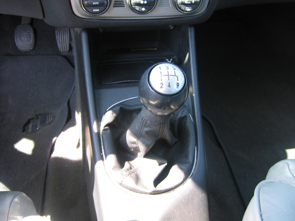 VISTA CAMBIO ALFA ROMEO 147 1.9 JTD 115CV