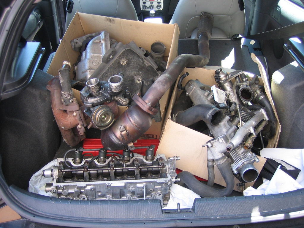 VISTA PIEZAS EN MALETERO ALFA ROMEO 147 1.9 JTD 115CV