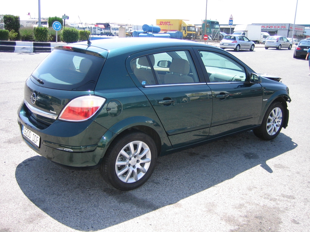VISTA TRASERA DERECHA OPEL ASTRA 1.8 I 125CV
