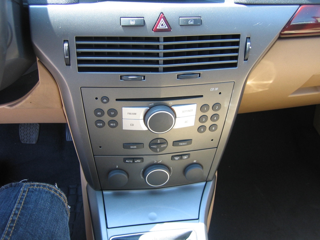 VISTA CD Y A/C OPEL ASTRA 1.8 I 125CV