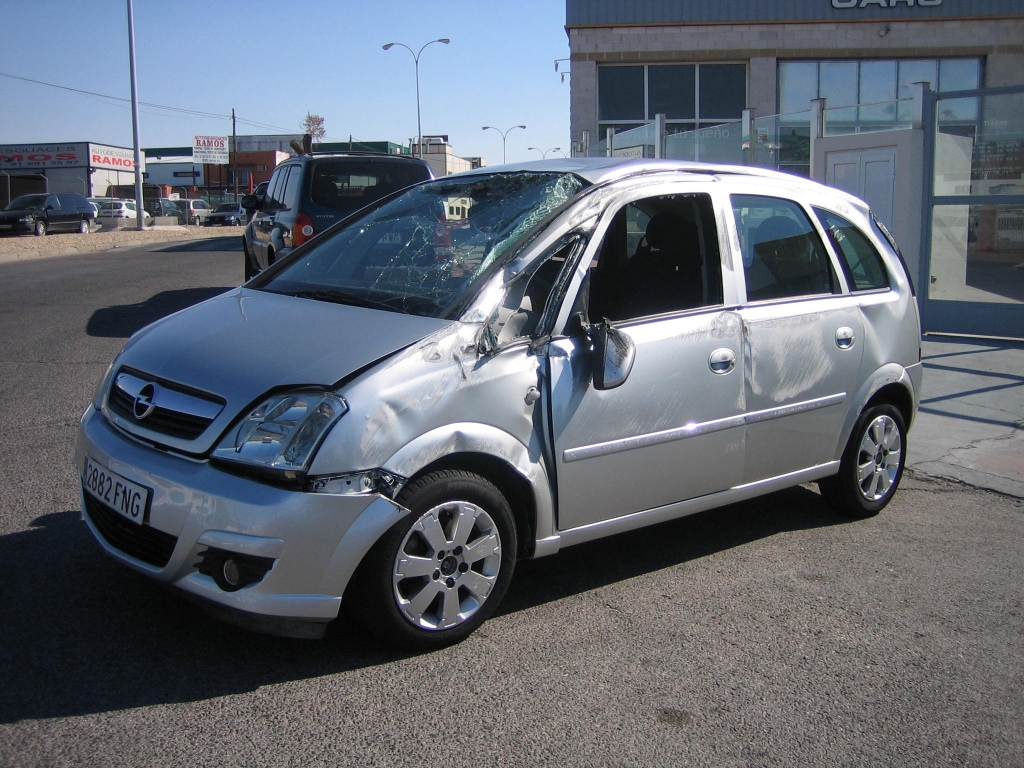 VISTA DELANTERA IZQUIERDA OPEL MERIVA 1.7 CDTI 100CV