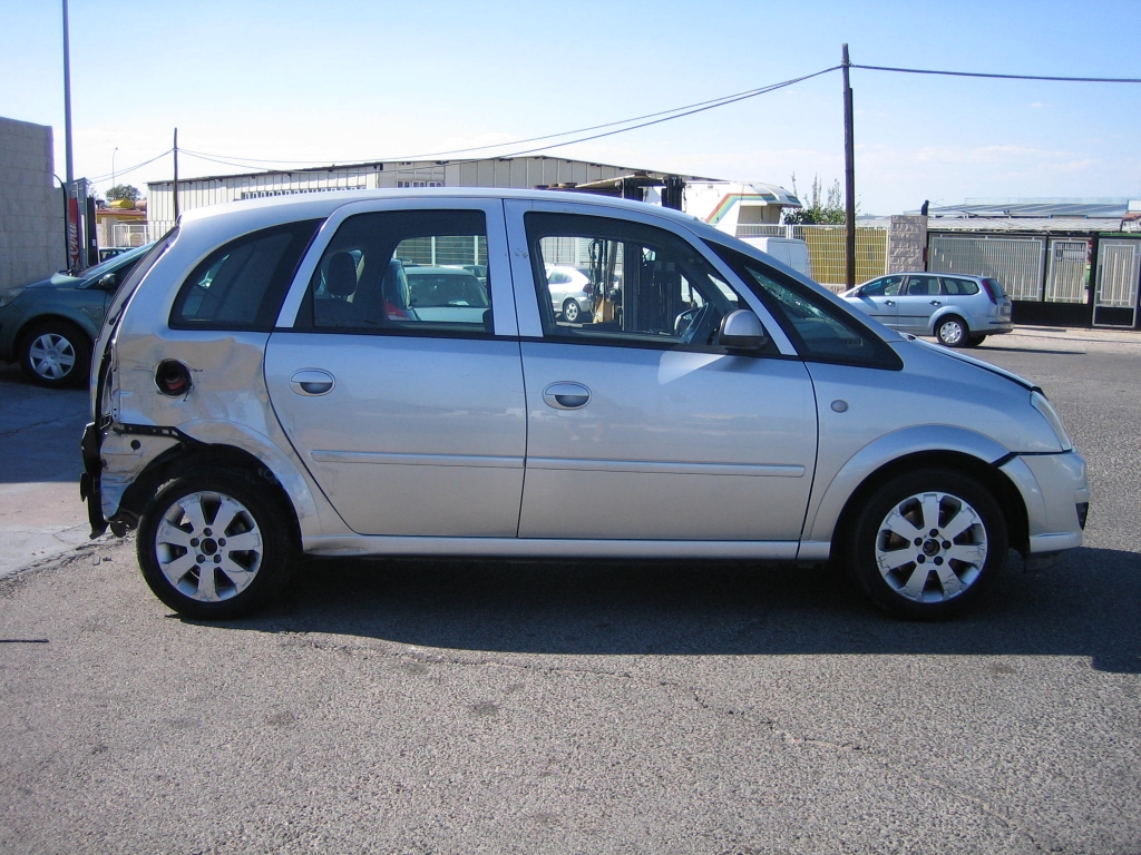 VISTA LATERAL DERECHO OPEL MERIVA 1.7 CDTI 100CV