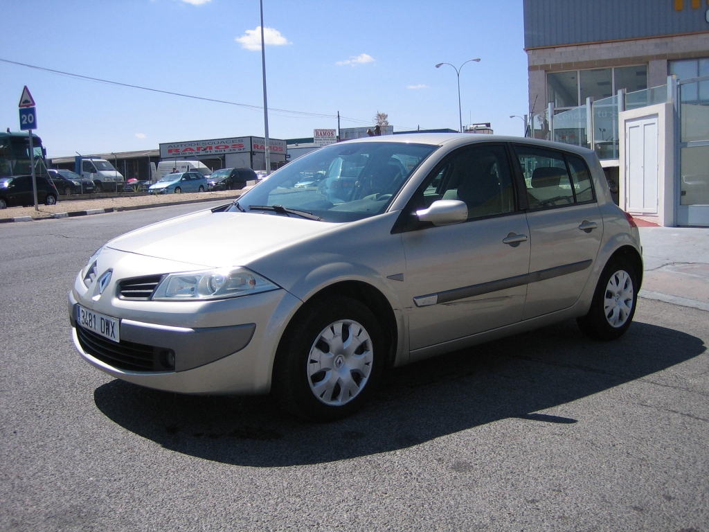 VISTA DELANTERA IZQUIERDA RENAULT MEGANE 1.5 DCI 105CV