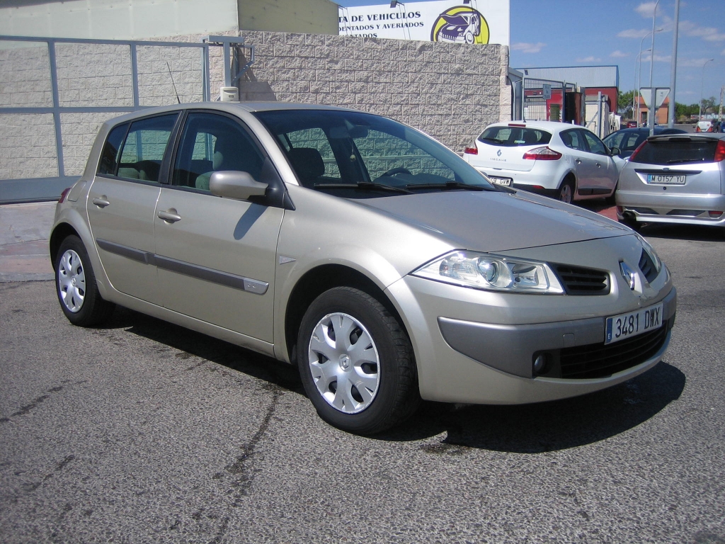 VISTA DELANTERA DERECHA RENAULT MEGANE 1.5 DCI 105CV