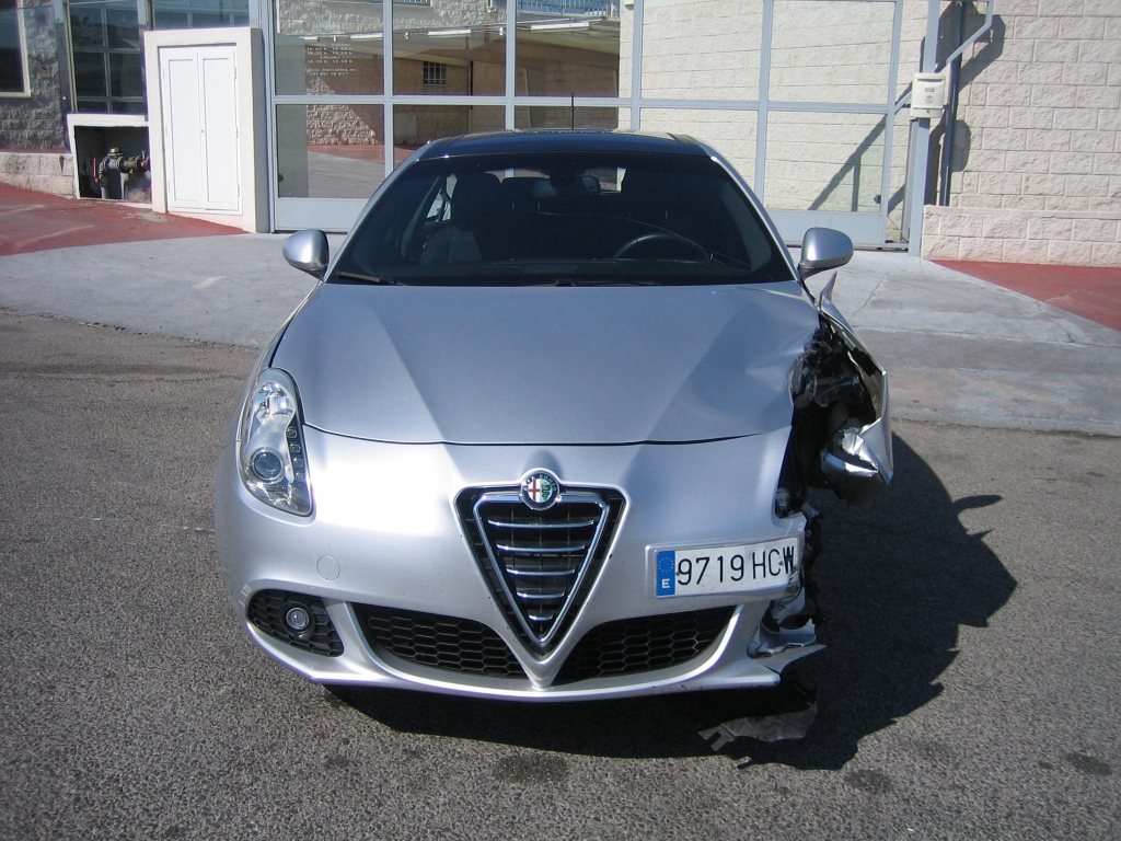 VISTA DELANTERA ALFA ROMEO GIULIETTA 2.0 JTD 140CV