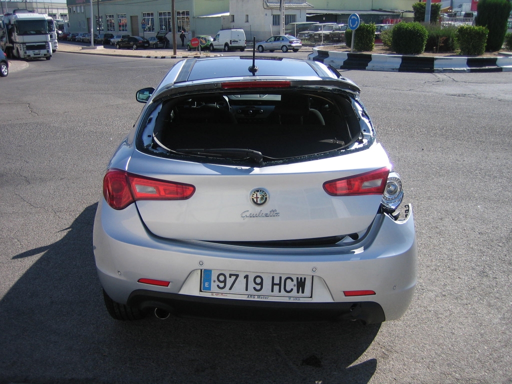 VISTA TRASERA ALFA ROMEO GIULIETTA 2.0 JTD 140CV
