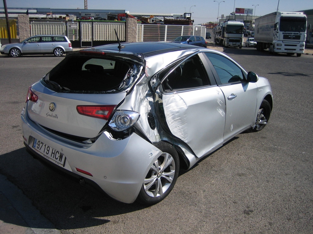 VISTA TRASERA DERECHA ALFA ROMEO GIULIETTA 2.0 JTD 140CV