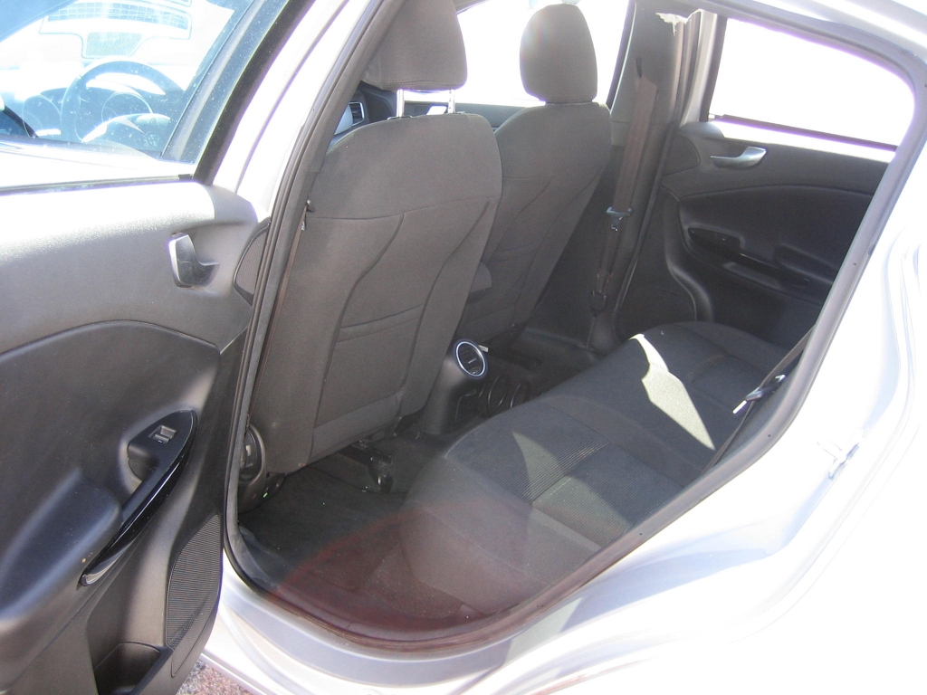 VISTA INTERIOR TRASERO ALFA ROMEO GIULIETTA 2.0 JTD 140CV