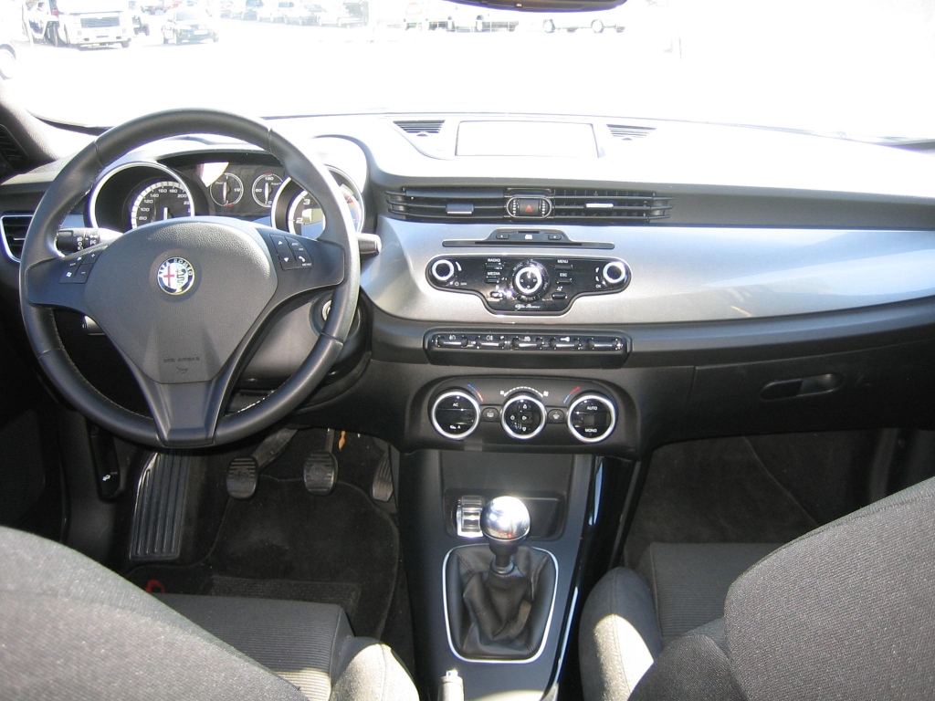 VISTA SALPICADERO ALFA ROMEO GIULIETTA 2.0 JTD 140CV