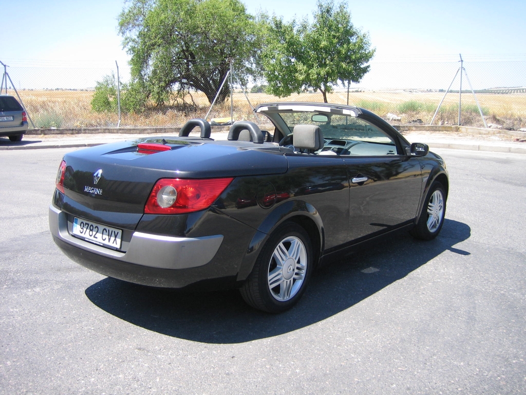 VISTA TRASERA DERECHA DESCAPOTADO RENAULT MEGANE COUPE CABRIO 1.9 DCI 120CV