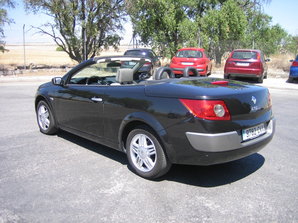 VISTA TRASERA IZQUIERDA DESCAPOTADO RENAULT MEGANE COUPE CABRIO 1.9 DCI 120CV
