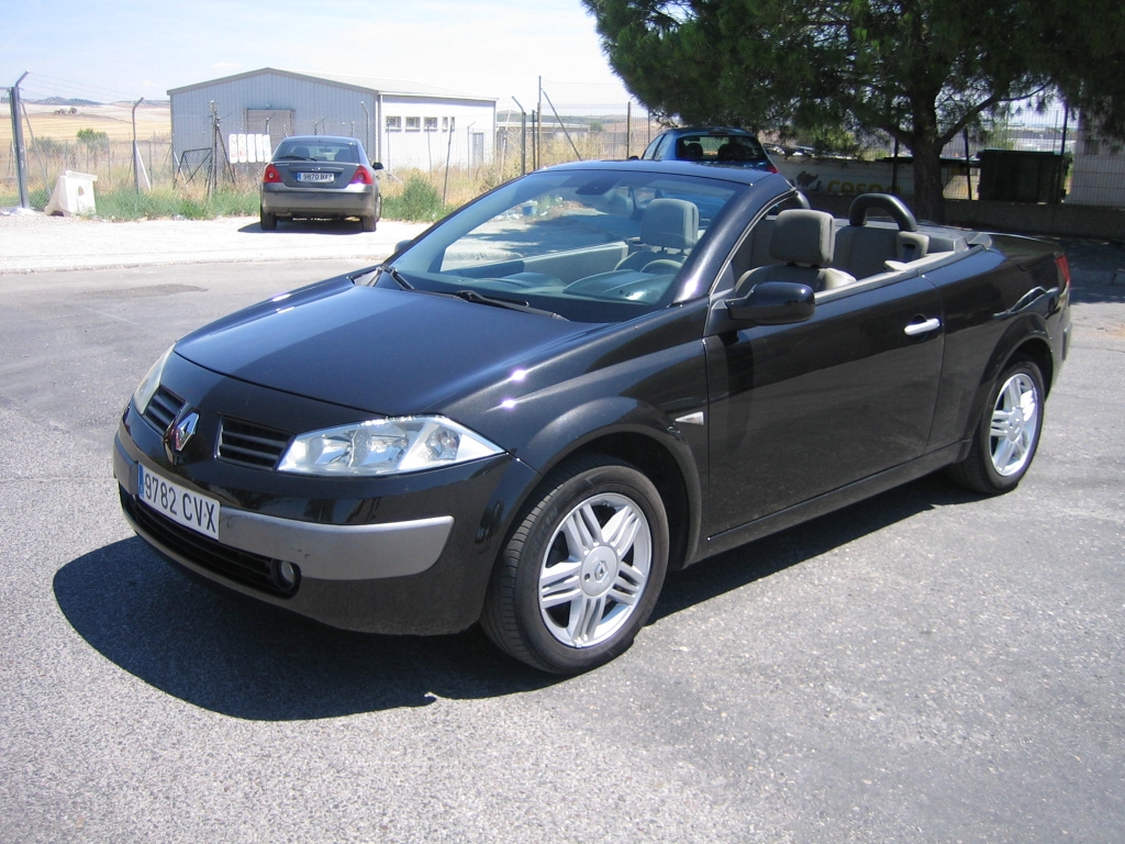 VISTA DELANTERA IZQUIERDA DESCAPOTADO RENAULT MEGANE COUPE CABRIO 1.9 DCI 120CV