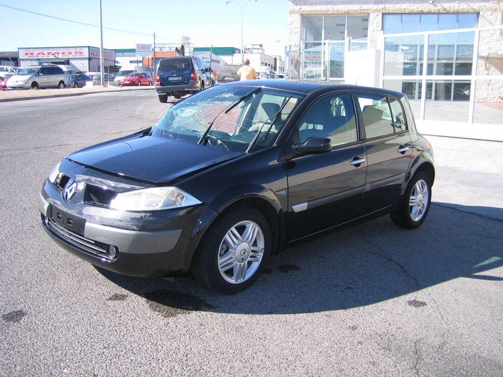 VISTA DELANTERA IZQUIERDA RENAULT MAGANE 1.5 DCI 105CV