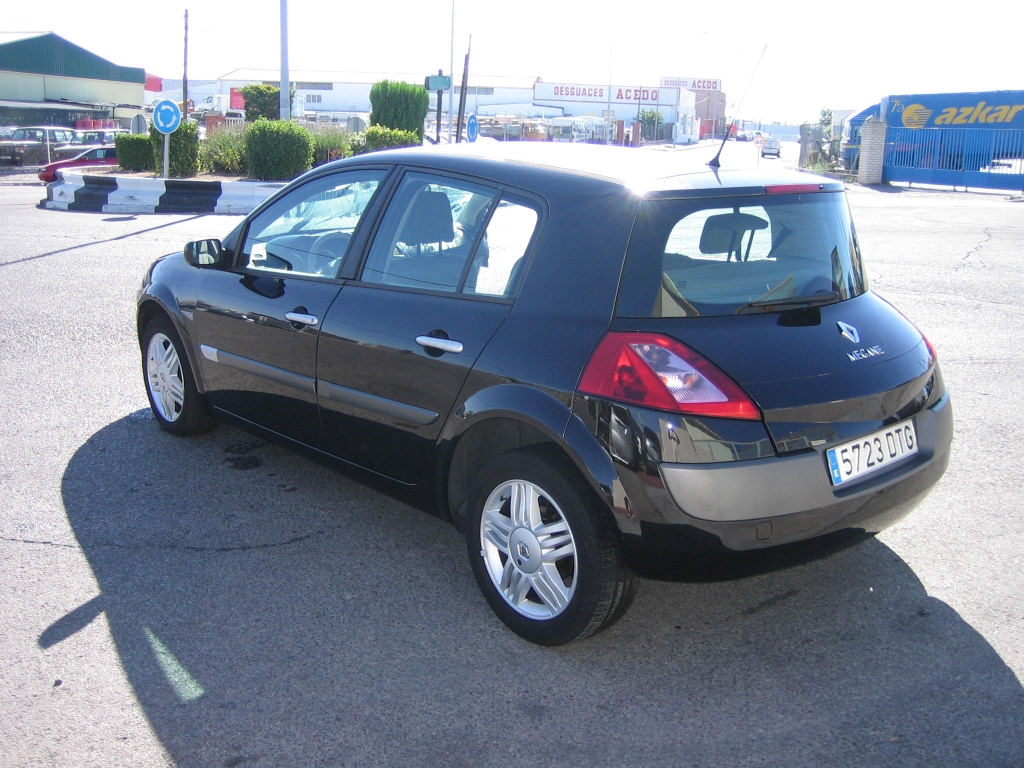 VISTA TRASERA IZQUIERDA RENAULT MAGANE 1.5 DCI 105CV