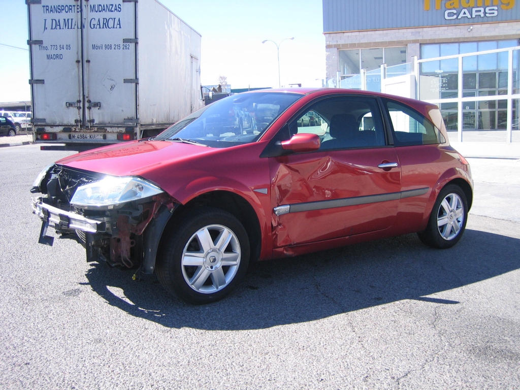 VISTA DELANTERA IZQUIERDA RENAULT MEGANE 1.9 DCI 120CV