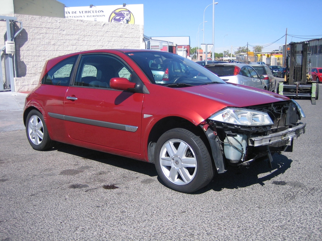 VISTA DELANTERA DERECHA RENAULT MEGANE 1.9 DCI 120CV