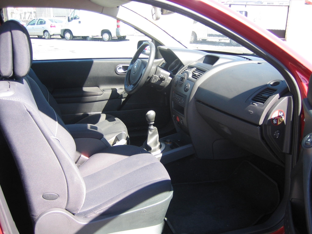 VISTA INTERIOR DERECHO RENAULT MEGANE 1.9 DCI 120CV