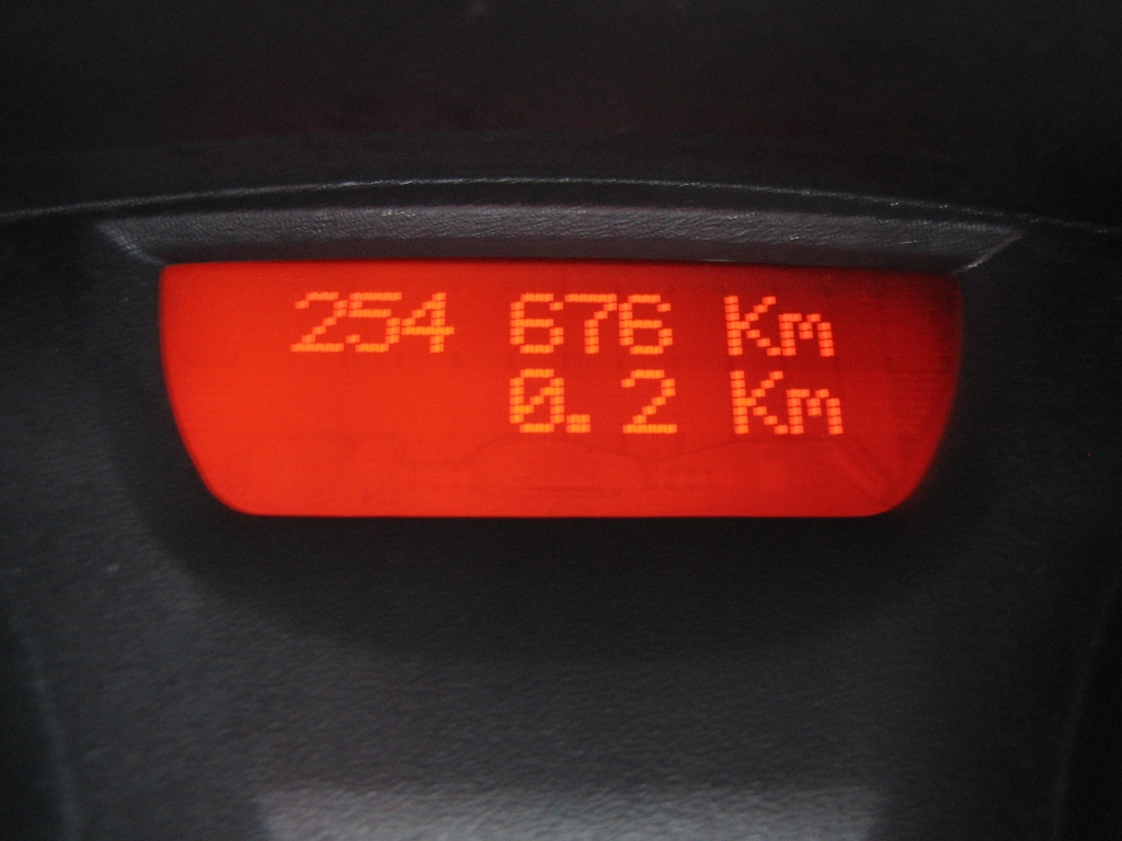 VISTA KM RENAULT MEGANE 1.9 DCI 120CV