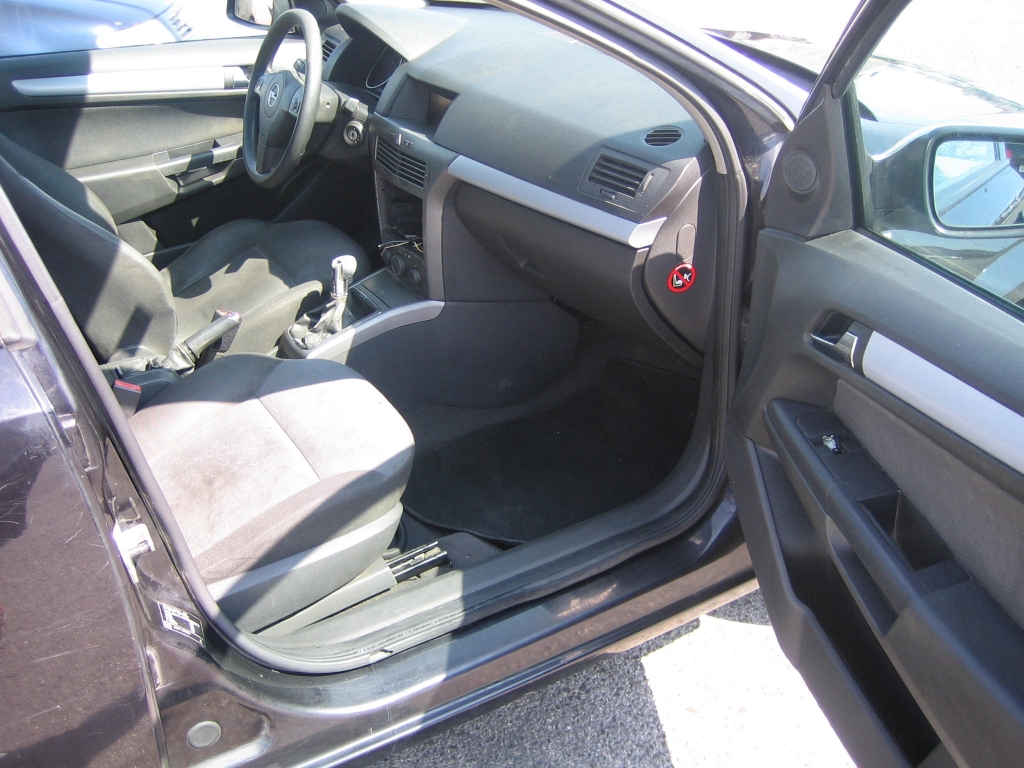 VISTA INTERIOR DERECHO OPEL ASTRA 1.7 CDTI 100CV