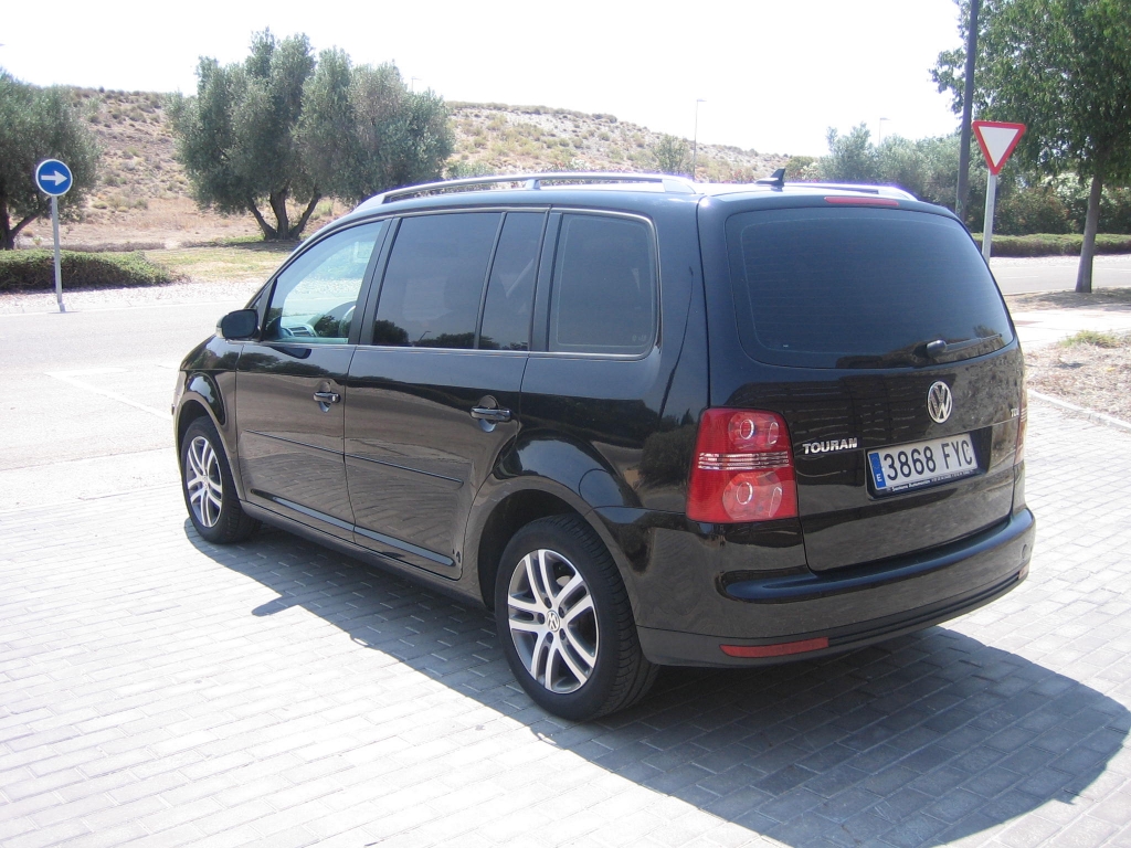 VISTA TRASERA IZQUIERDA VOLKSWAGEN TOURAN 1.9 TDI 105CV 7 PLAZAS