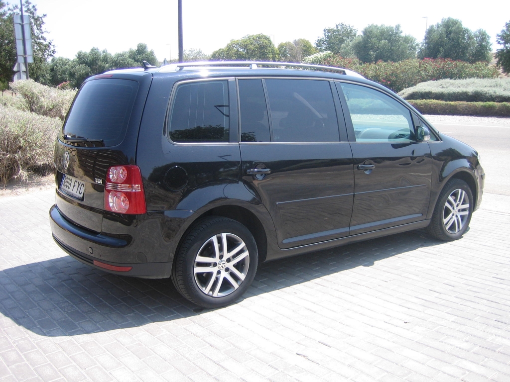 VISTA TRASERA DERECHA VOLKSWAGEN TOURAN 1.9 TDI 105CV 7 PLAZAS