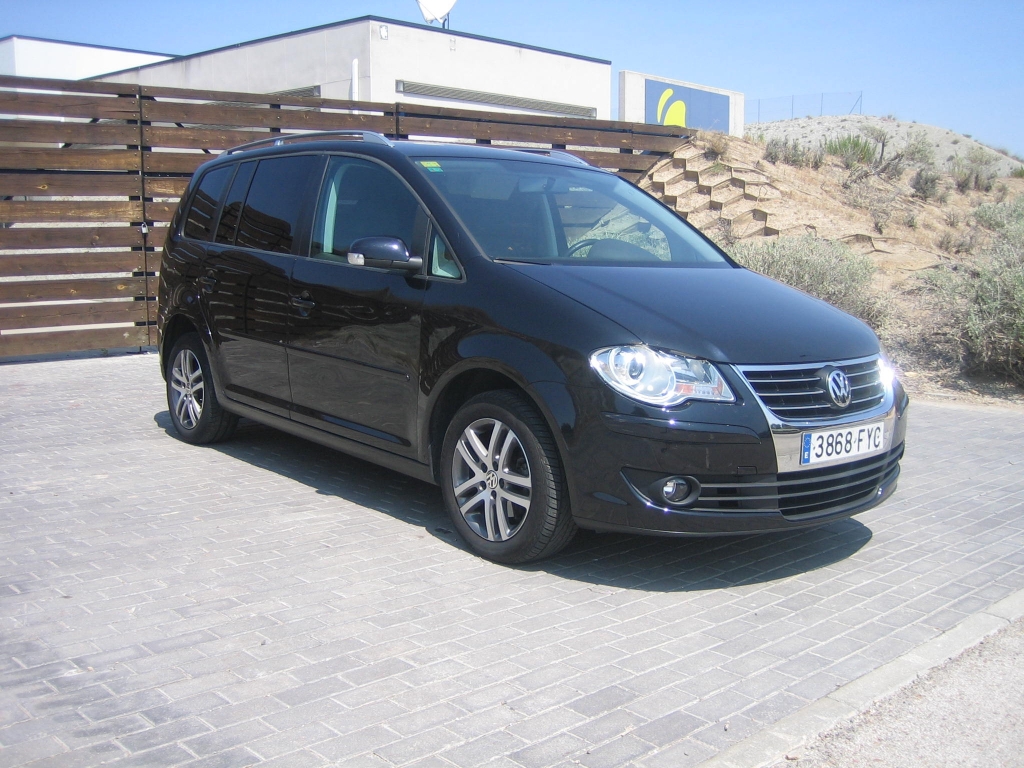 VISTA DELANTERA DERECHA VOLKSWAGEN TOURAN 1.9 TDI 105CV 7 PLAZAS