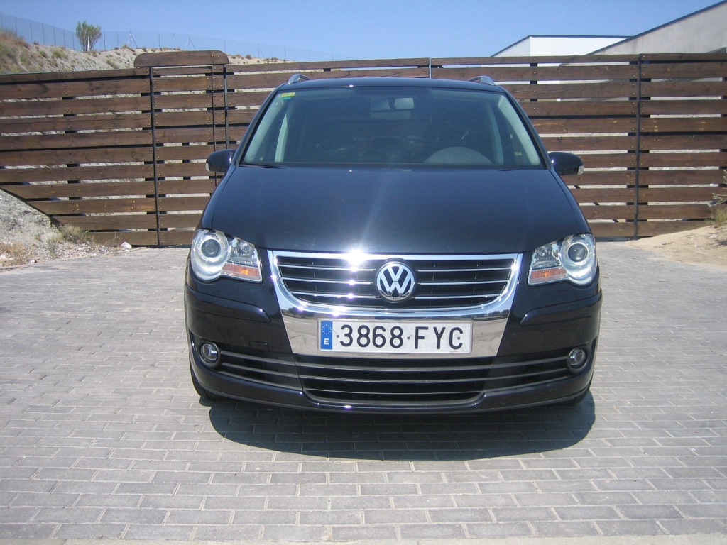 VISTA DELANTERA VISTA DELANTERA IZQUIERDA VOLKSWAGEN TOURAN 1.9 TDI 105CV 7 PLAZAS