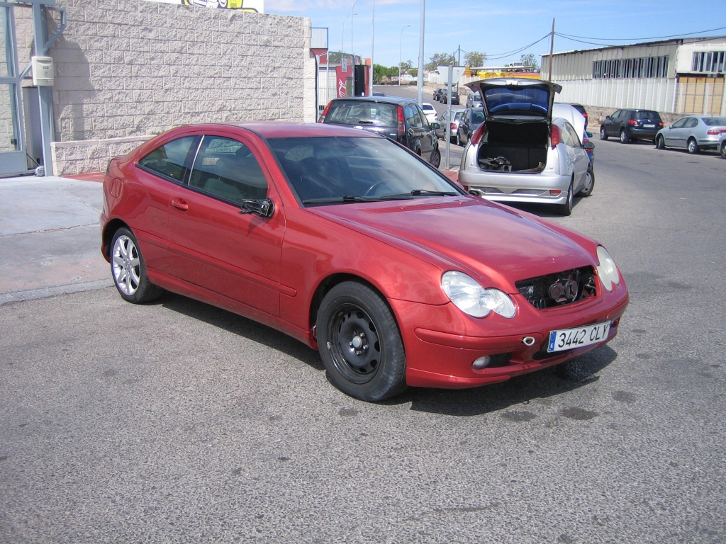 VISTA DELANTERA DERECHA MERCEDES BENZ C-220 CDI 2.2 142CV AUTOMATICO