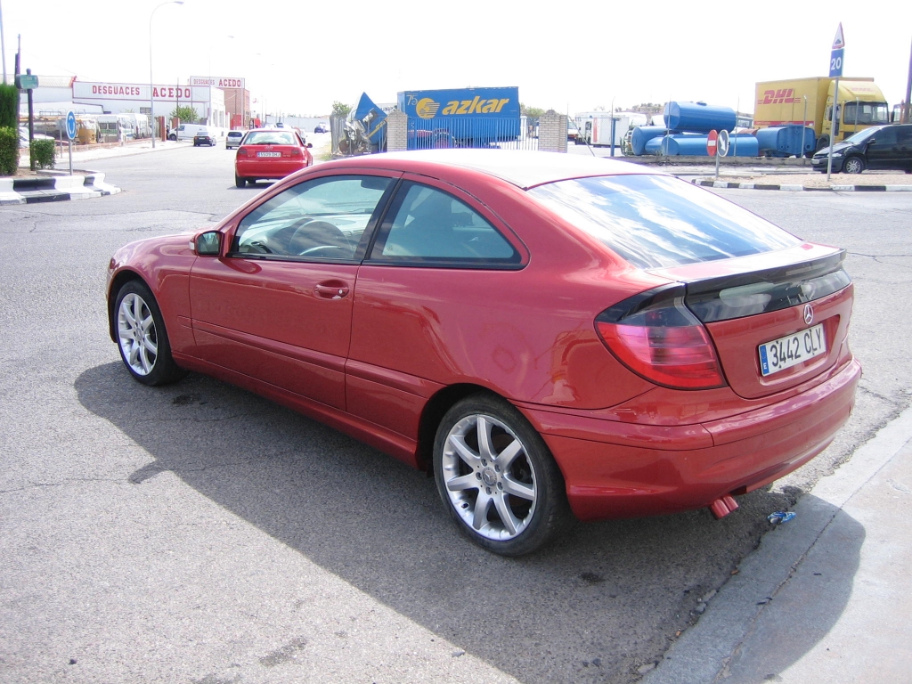 VISTA TRASERA IZQUIERDA MERCEDES BENZ C-220 CDI 2.2 142CV AUTOMATICO