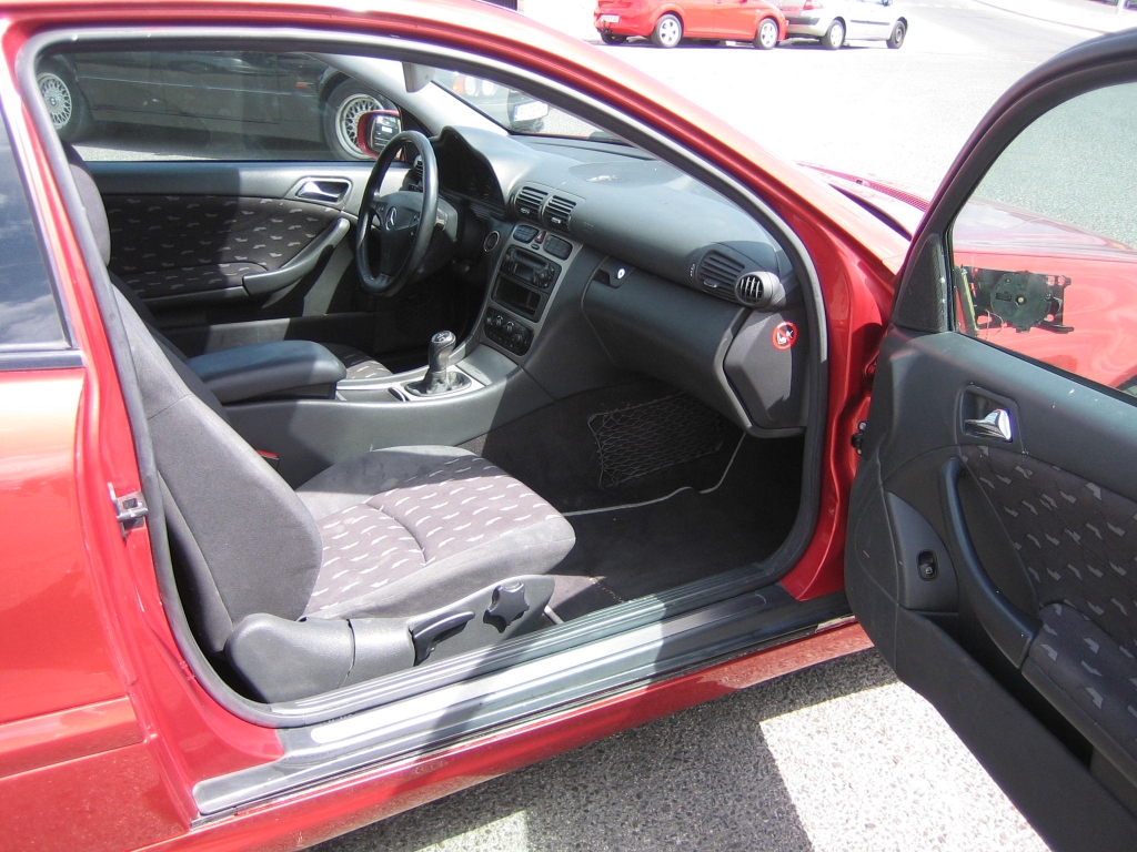 VISTA INTERIOR DERECHO MERCEDES BENZ C-220 CDI 2.2 142CV AUTOMATICO