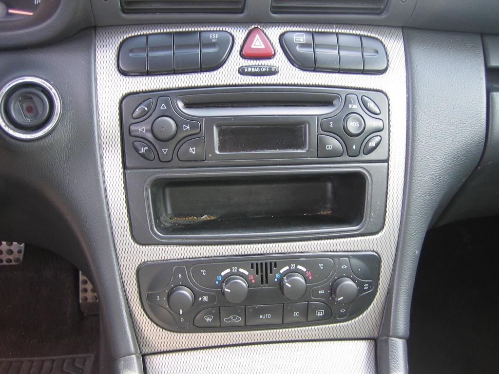 VISTA CD Y CLIMA MERCEDES BENZ C-220 CDI 2.2 142CV AUTOMATICO