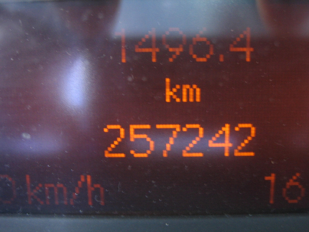 VISTA KM MERCEDES BENZ C-220 CDI 2.2 142CV AUTOMATICO