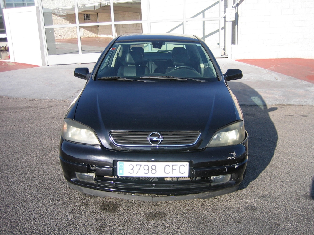 VISTA DELANTERA OPEL ASTRA 2.2 DTI SPORT 1215CV