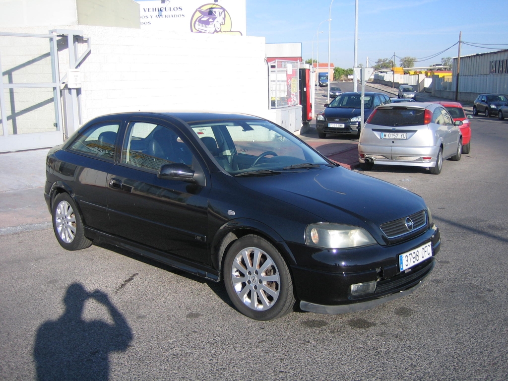 VISTA DELANTERA DERECHA OPEL ASTRA 2.2 DTI SPORT 1215CV