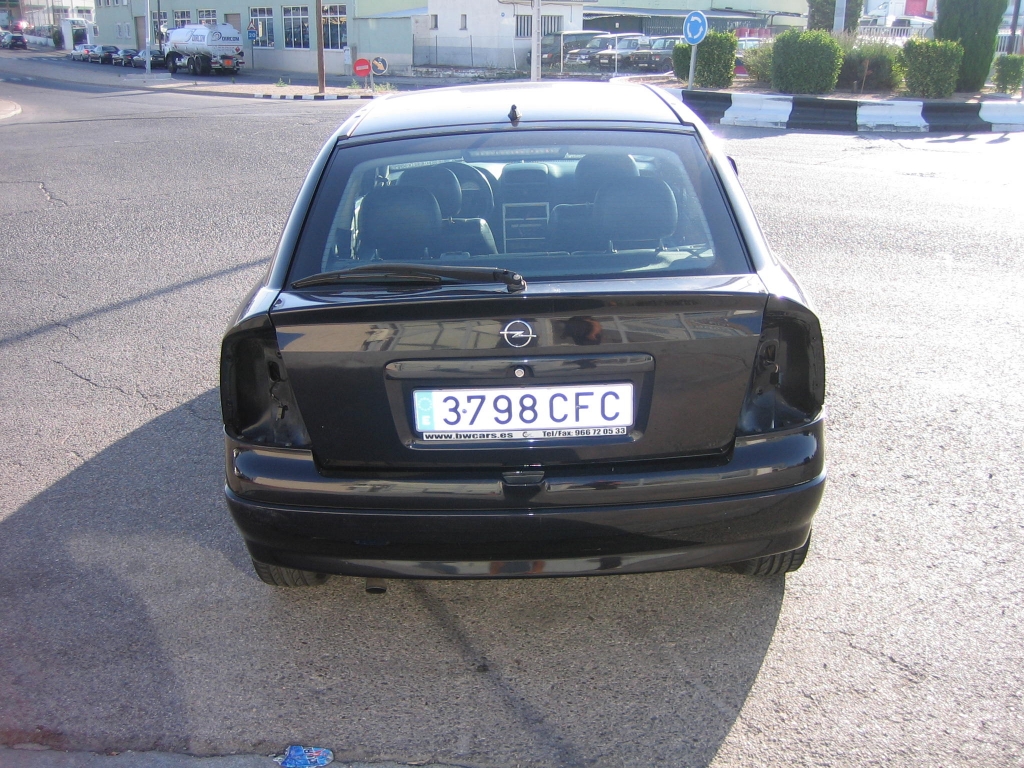 VISTA TRASERA OPEL ASTRA 2.2 DTI SPORT 1215CV