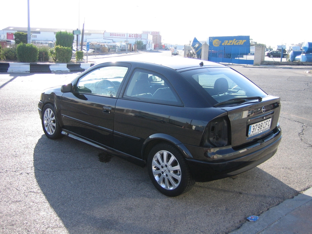 VISTA TRASERA IZQUIERDA OPEL ASTRA 2.2 DTI SPORT 1215CV