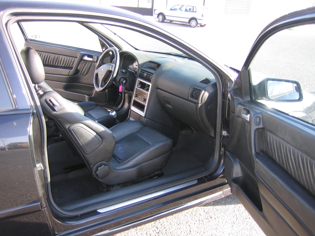 VISTA INTERIOR DERECHO OPEL ASTRA 2.2 DTI SPORT 1215CV