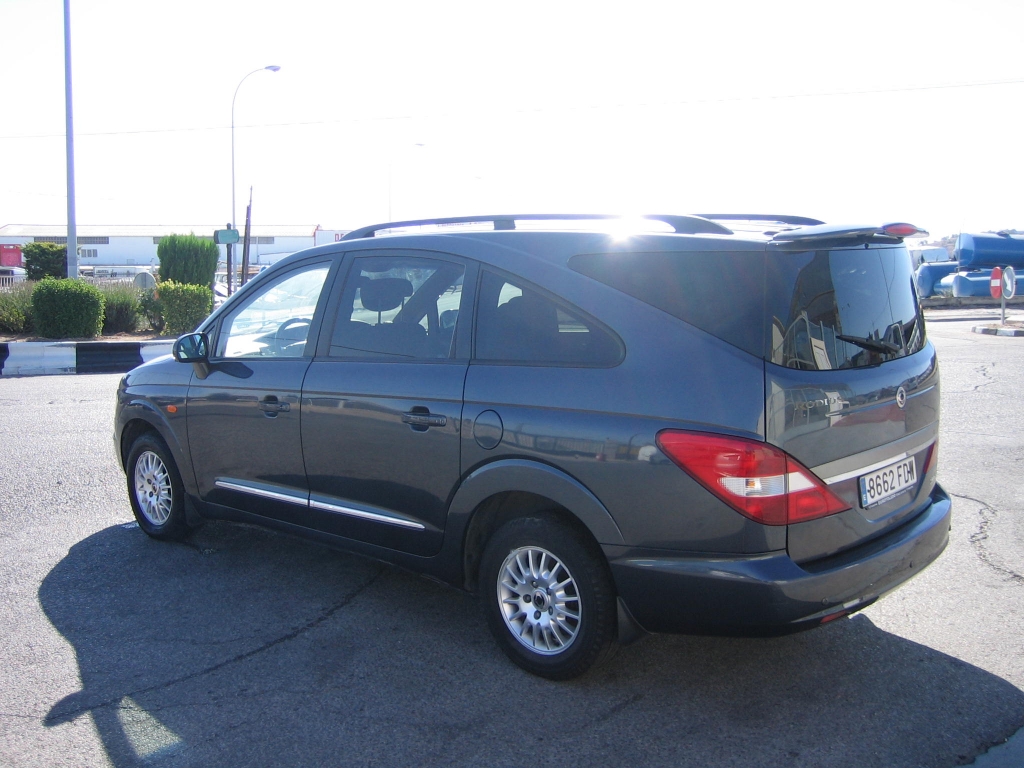 VISTA TRASERA IZQUIERDA SSANGYOUNG RODIUS 3.0 D 165CV 7 PLAZAS