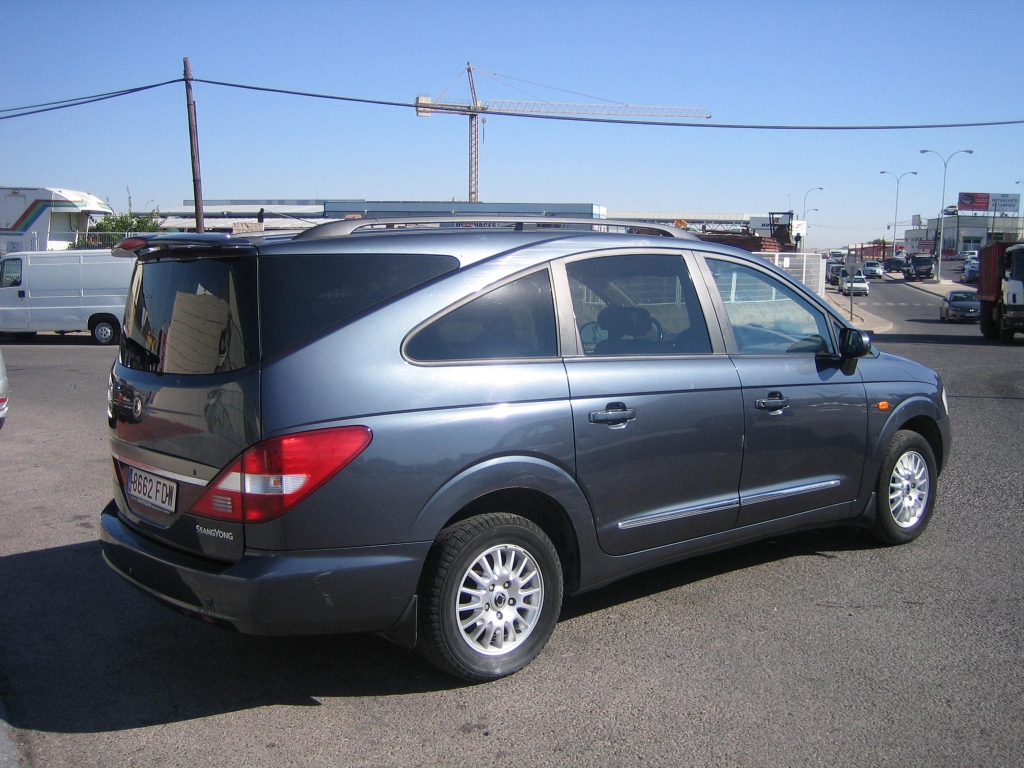 VISTA TRASERA DERECHA SSANGYOUNG RODIUS 3.0 D 165CV 7 PLAZAS