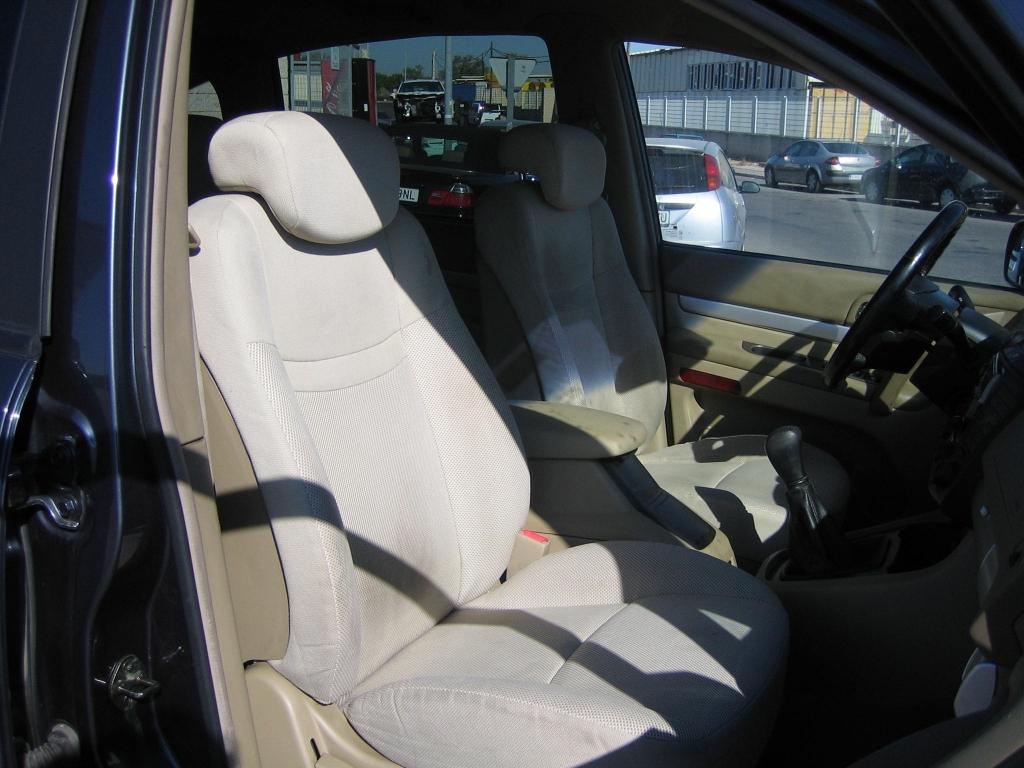 VISTA INTERIO DERECHO SSANGYOUNG RODIUS 3.0 D 165CV 7 PLAZAS