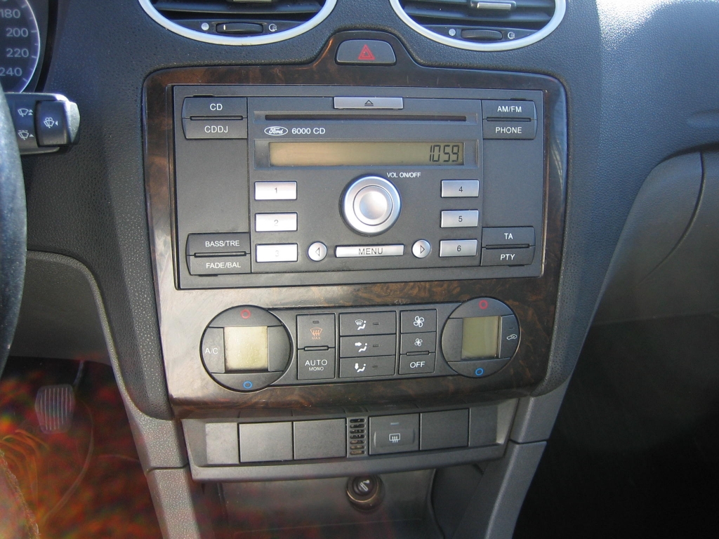 VISTA CD Y CLIMA FORD FOCUS 2.0 TDCI 136CV